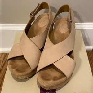 Clark’s Caslynn Shae wedges, size 7.5 W, light tan